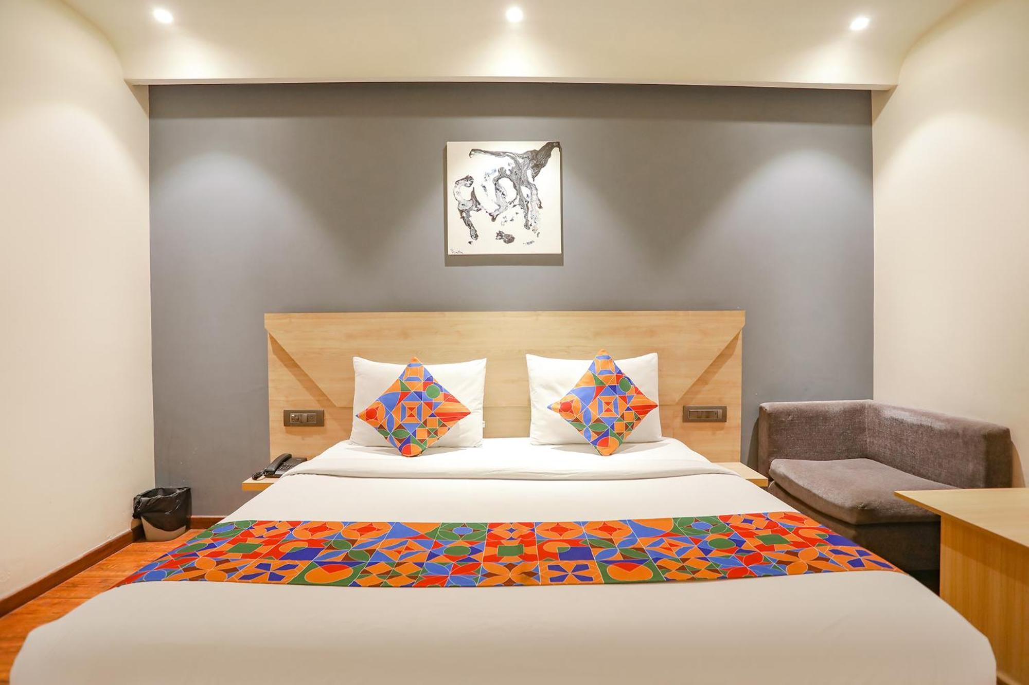 Fabhotel Jhs Studio Gurgaon Bagian luar foto