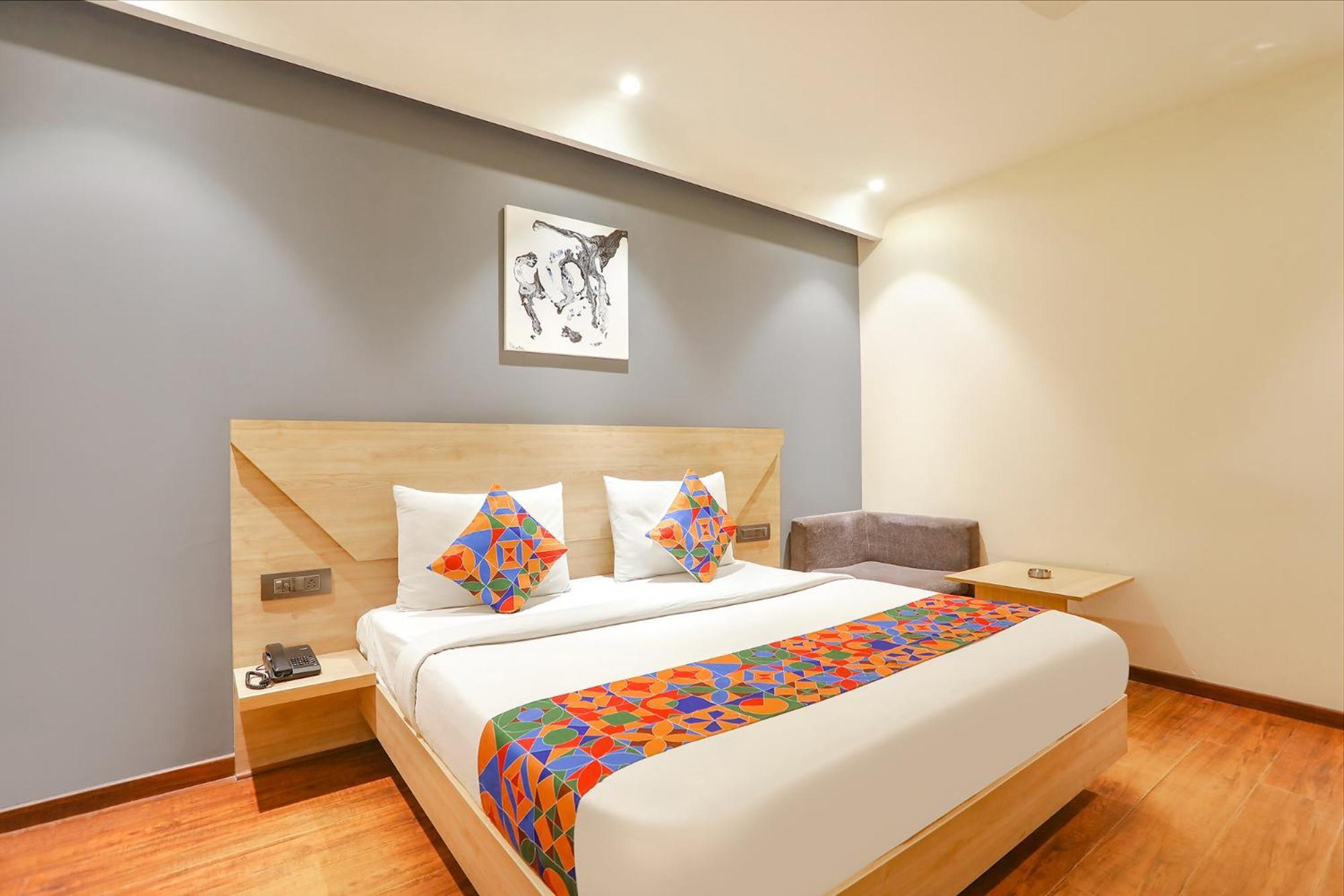 Fabhotel Jhs Studio Gurgaon Bagian luar foto