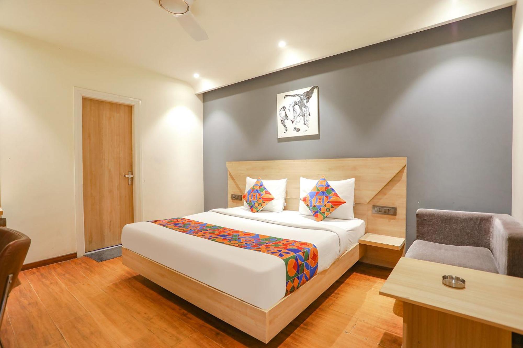 Fabhotel Jhs Studio Gurgaon Bagian luar foto