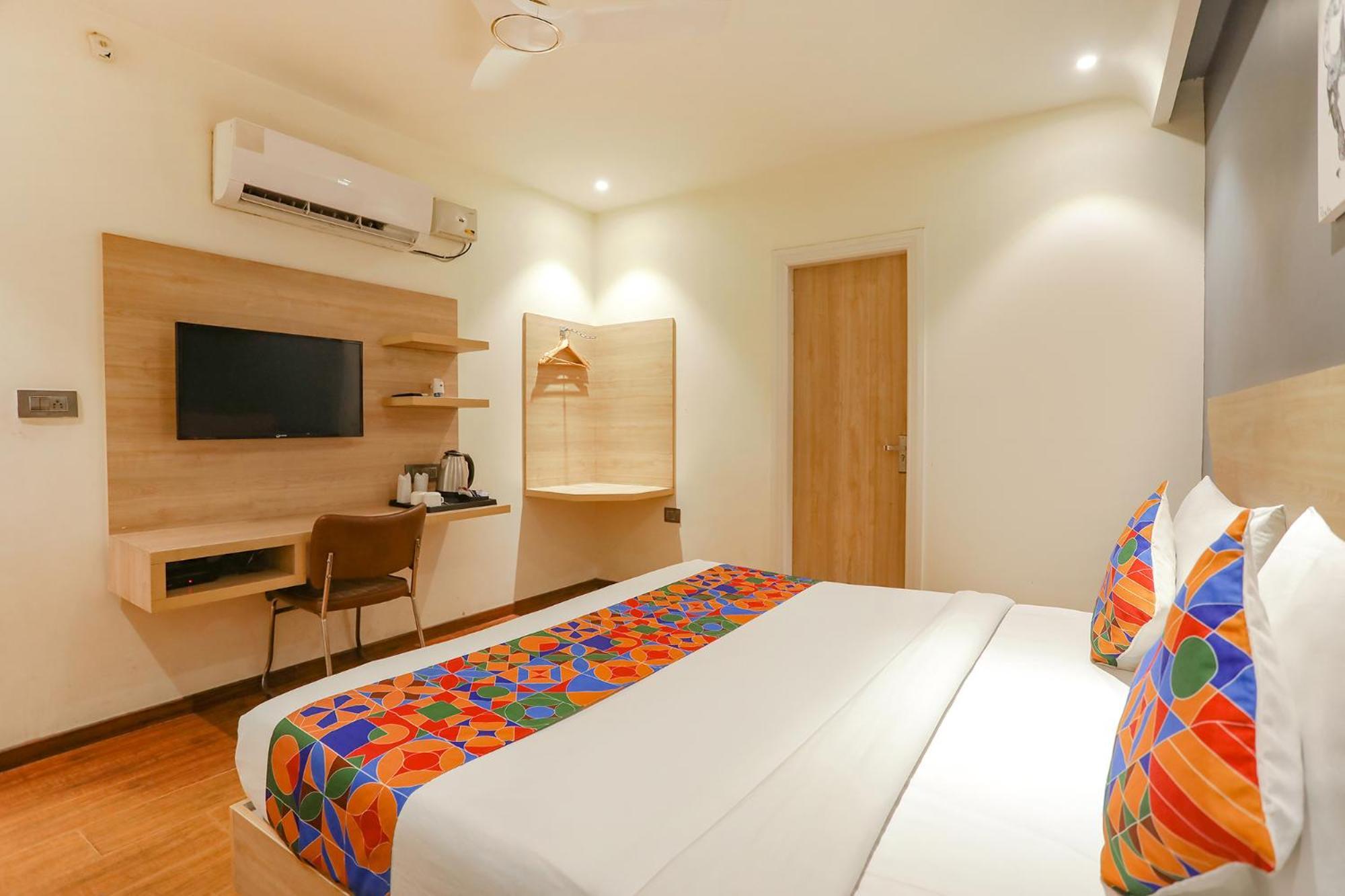 Fabhotel Jhs Studio Gurgaon Bagian luar foto