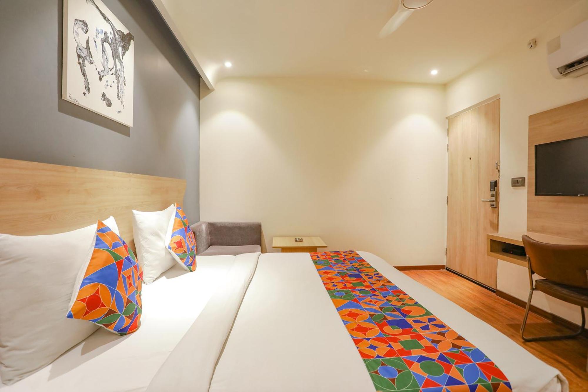 Fabhotel Jhs Studio Gurgaon Bagian luar foto